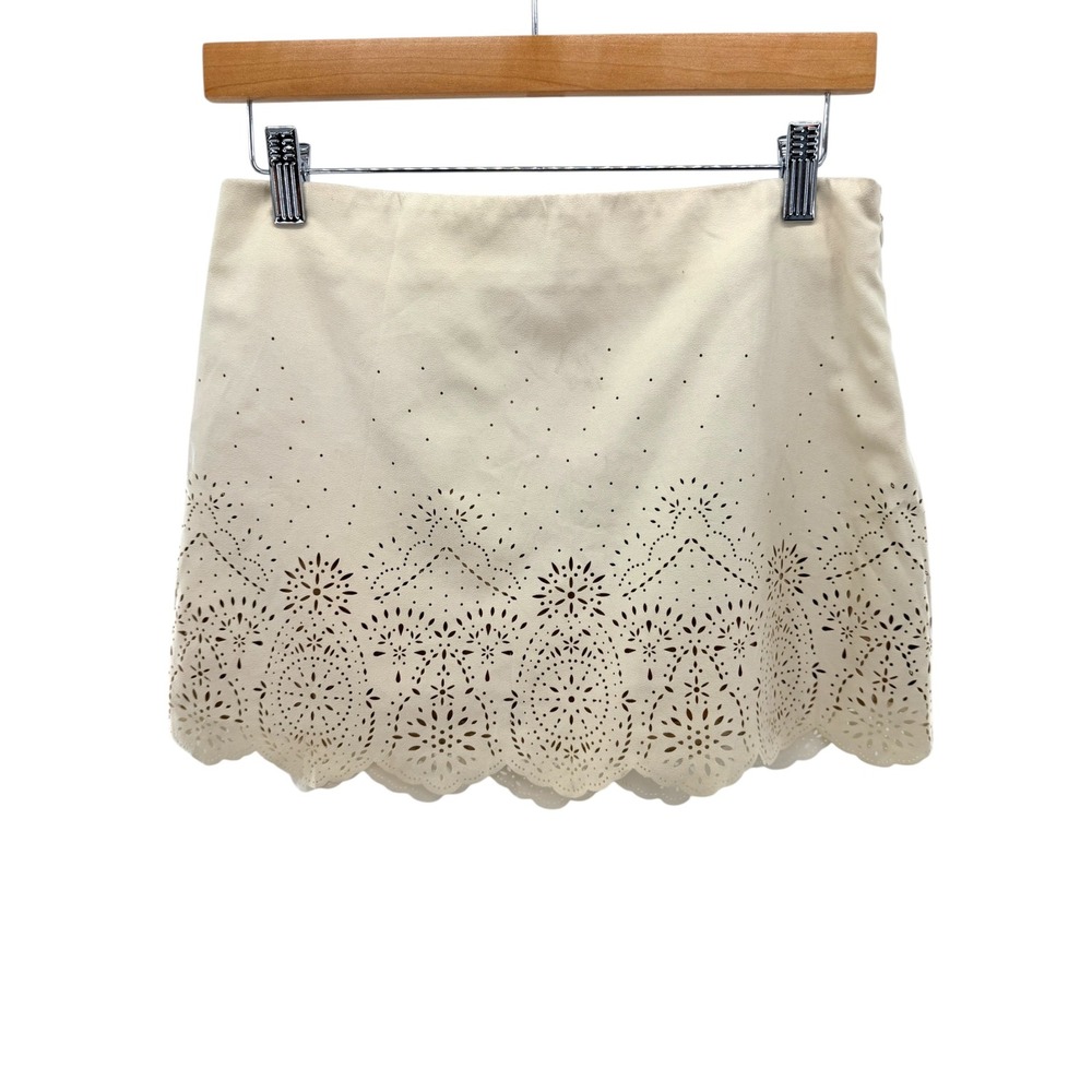 Forever 21 Womens Cream Faux Suede Laser Cut Scalloped Mini Skirt Small S 28W‎